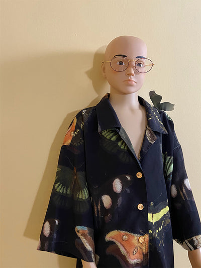 Camisa Hawaiana Negra Estampada de Manga Corta - Image 5