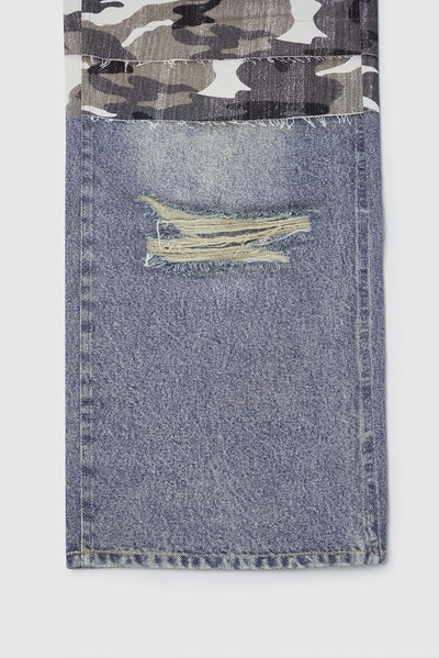 Jeans con Costuras Rotas y Estampado Digital - Image 8