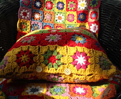 Almohada Decorativa de Flores Tejidas a Mano - Image 7