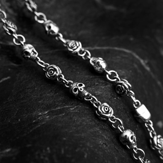 Collar de Plata Esterlina S925 Calavera Vintage Tailandesa con Rosa y Letra - Image 4