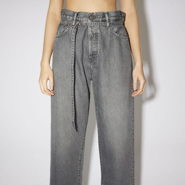 Jeans Clásicos Gris Lavado Cintura Alta Corte Recto