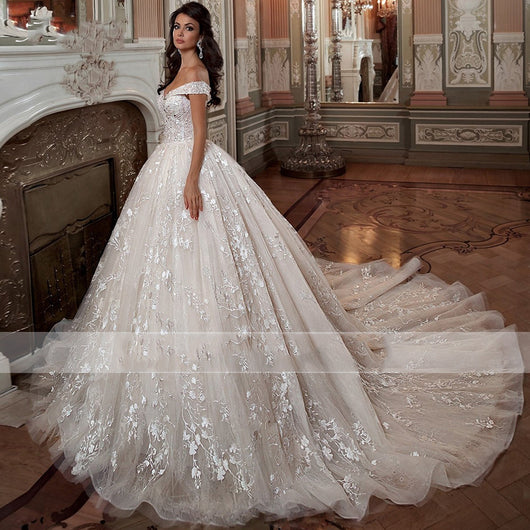 Vestido de Novia Minimalista Estilo Mori con Escote Frío y Cola Francesa - Image 3