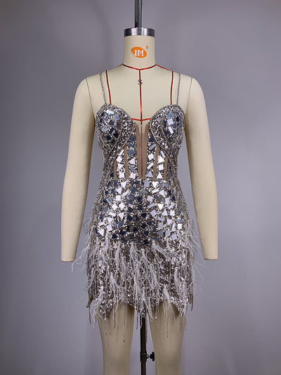 Vestido de Verano con Lentejuelas, Plumas y Borlas Espalda Descubierta - Image 9