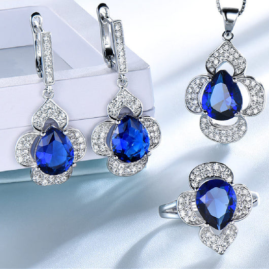 Conjunto de Aretes y Anillo con Corazón de Flores