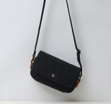Bolso Mensajero Trendy para Estudiantes - Versátil y Moderno para Mujer - Image 8