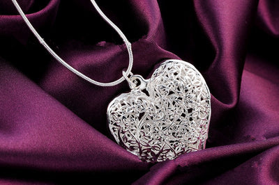 Collar Colgante de Plata Tallada con Diseño Palaciego Antiguo - Image 10