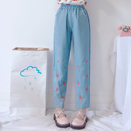 Jeans con Bordado de Fresa - Image 2