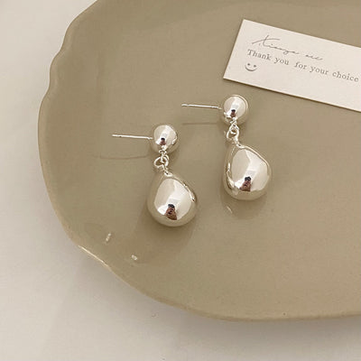 Aretes de Diseño Minimalista con Estilo Sofisticado