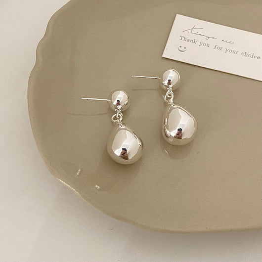 Aretes de Diseño Minimalista con Estilo Sofisticado