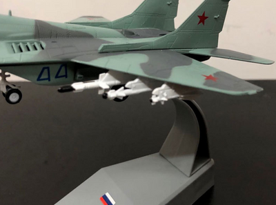 Maqueta de Caza MIG-29 - Réplica Detallada de Colección - Image 3