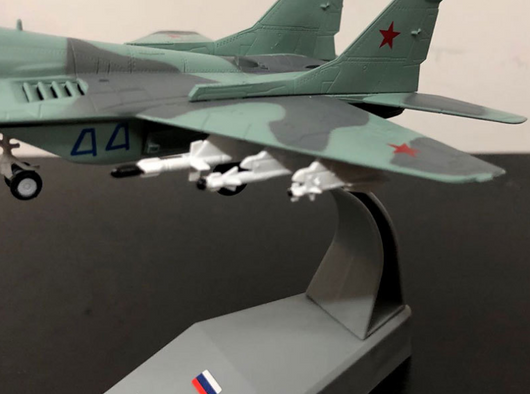 Maqueta de Caza MIG-29 - Réplica Detallada de Colección - Image 3