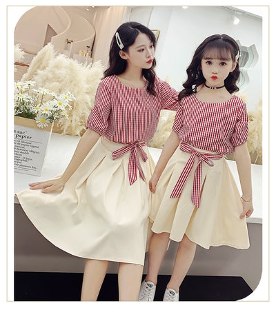 Matching mother and daughter in Korean fashion two-piece suits, featuring red and white striped tops and cream pleated midi skirts. - Image 9
