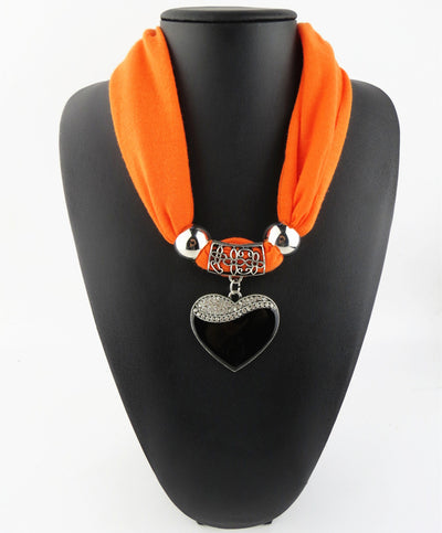Pañuelo Elegante con Dije de Corazón para Mujer - Image 11