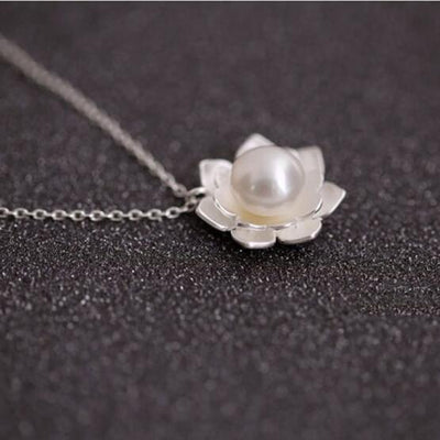 Collar de Plata de Ley 925 con Flor de Loto y Perla para Mujer