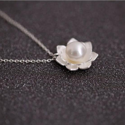 Collar de Plata de Ley 925 con Flor de Loto y Perla para Mujer