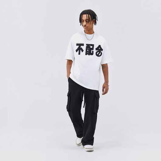 Camiseta Unisex de Algodón con Estampado de Alfabeto y Lema Urbano - Image 9