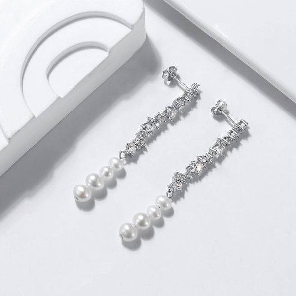 Aretes de Perla Brillante con Borla y Circonita Incrustada