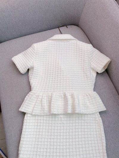Vestido Tejido Blanco Puro Cuello V con Detalle Hueco - Elegancia Dignificada - Image 23