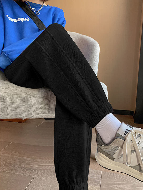 Pantalón Deportivo Gris de Cintura Alta y Corte Holgado