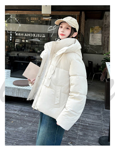 Chaqueta Corta Acolchada con Capucha para Mujer - Image 26