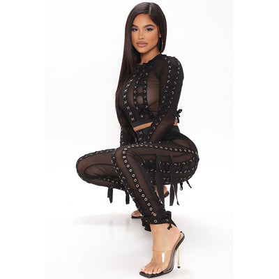 Conjunto de Dos Piezas con Malla Transparente y Pantalón Ajustado con Tirantes - Image 29