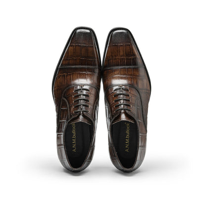 Zapatos Formales de Cuero Genuino Teñidos a Mano con Grabado en Relieve para Hombre - Image 8