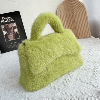 Clutch de Piel de Visón con Silueta Envolvente - Image 3