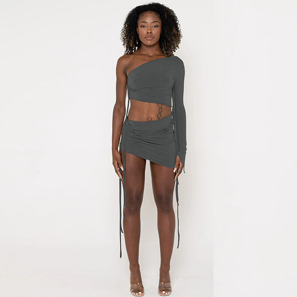 Conjunto Crop Top Asimétrico con Falda Fruncida Lateral