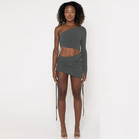 Conjunto Crop Top Asimétrico con Falda Fruncida Lateral