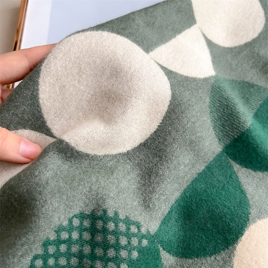 Bufanda Chaleco de Cachemira Cálida con Tejido Jacquard y Borlas - Image 12