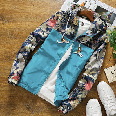 Chaqueta Deportiva Camuflada con Capucha y Detalles en Contraste - Image 8