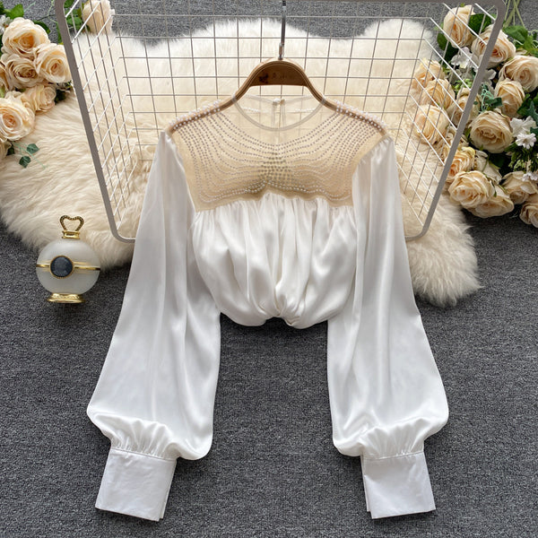 Blusa Elegante Plisada con Malla Transparente y Detalles Perlados