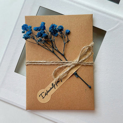Tarjeta de Agradecimiento con Flores Secas y Cielo Estrellado - Image 8