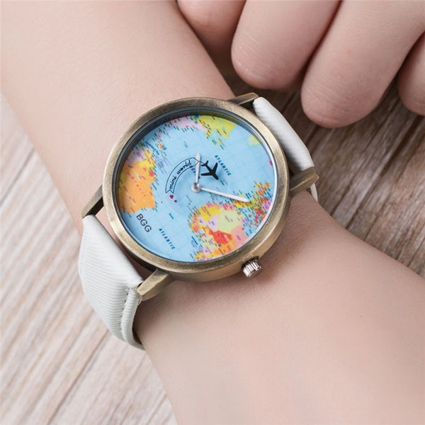 Reloj de Cuarzo con Patrón de Avión y Mapa Mundial