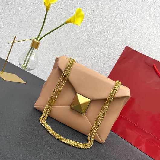 Bolso de Cadena Retro con Remaches Dorados para Mujer - Versátil y Elegante - Image 9