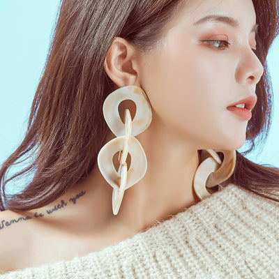 Aretes Acrílicos Grandes Elegantes de Estilo Europeo Americano - Image 4
