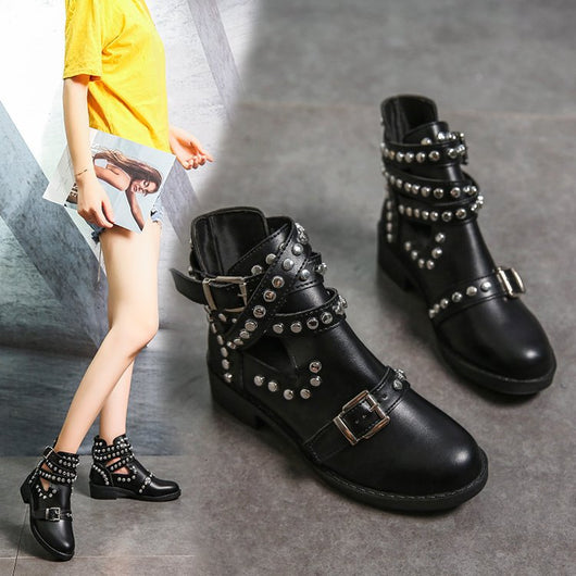 Botas Martin con Remaches de Suela Plana Oversize