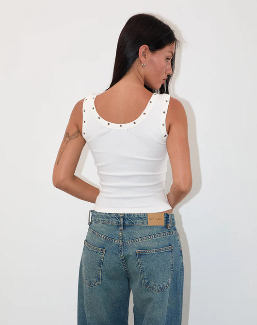 Camiseta Ajustada Picante para Mujer con Tirantes Finos - Image 14