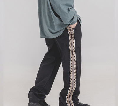 Pantalones Rectos Clásicos con Detalles Bordados Laterales - Image 5