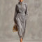 Vestido Casual Gris Claro con Cuello V, Manga Larga y Cierre Frontal