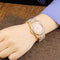 Reloj de Cuarzo Dorado con Cristales Brillantes para Mujer
