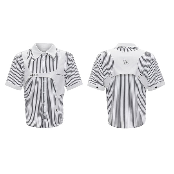 Camisa Rayada Blanco y Negro con Cuello Doble y Efecto Dos Piezas