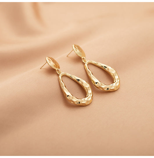 Aretes Colgante Gota de Agua Hueca Dorados Estilo Fashionable - Image 7