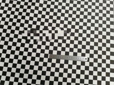 Revestimiento de Pared a Cuadros Blanco y Negro en Cuero Sintético - Image 10