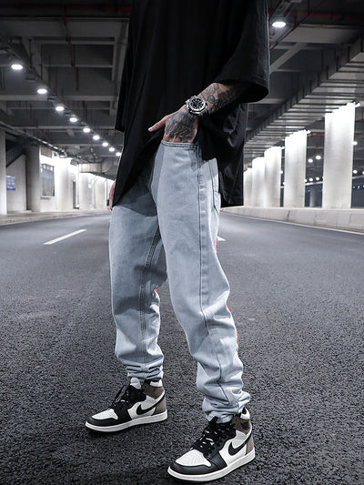 Jeans Rectos Ajustados con Bordado Love