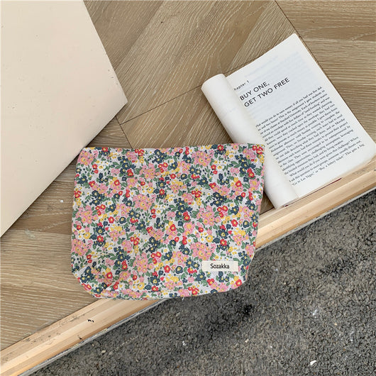 Neceser Literario Floral para Maquillaje - Image 4