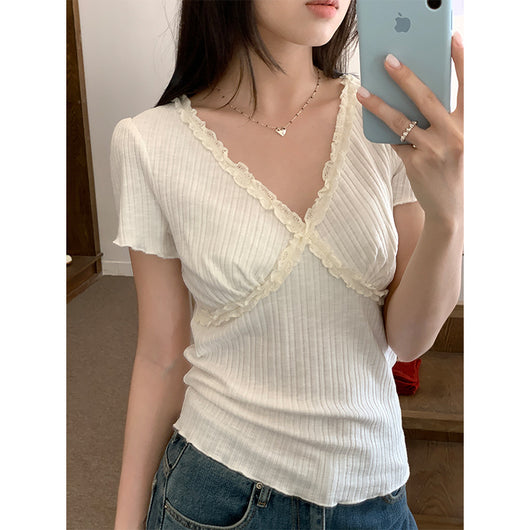 Blusa Crop Top Ajustada con Encaje y Cuello en V - Image 2
