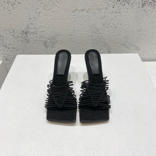 Sandalias de Tacón Alto con Punta Cuadrada en Malla Tejida y Cuero - Image 2