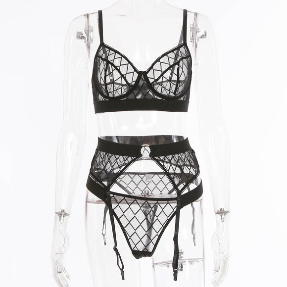 Conjunto de Lencería Sensual en Malla de Tres Piezas