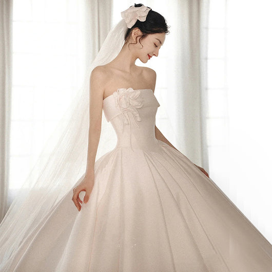 Vestido Strapless con Cola Dramática - Image 8